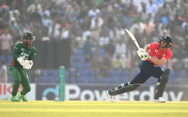 Jos Buttler reverse sweeps to the boundary