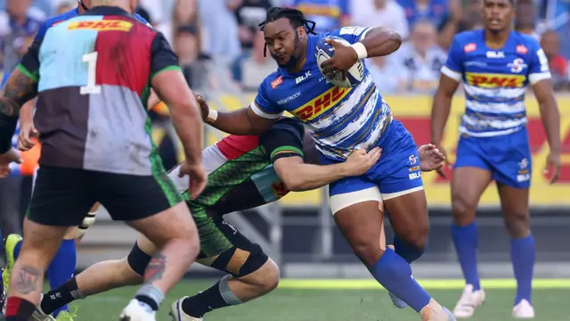 Stormers carry the ball against Harlequins