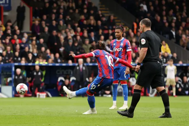 Eberechi Eze of Crystal Palace scores the team's first goal