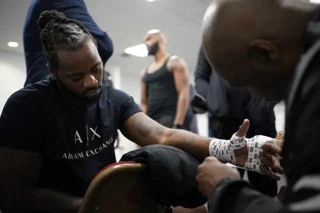 Jermaine Franklin gets his hands wrapped