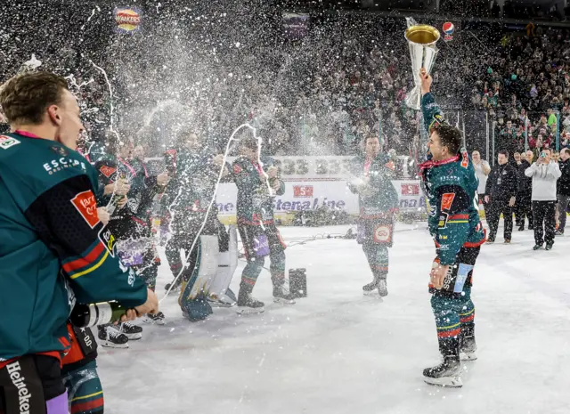 Giants win Elite League