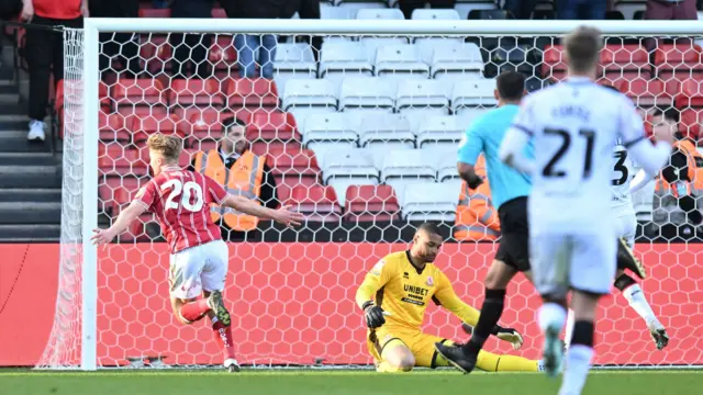 Sam Bell scores for Bristol City