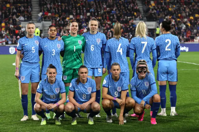 England players wear nameless shirts to raise awareness for dementia.