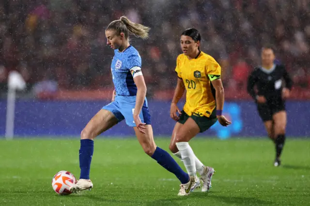 Sam Kerr closes down Leah Williamson.