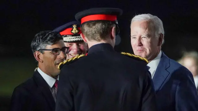 Rishi Sunak and Joe Biden on the tarmac at Belfast International Airport