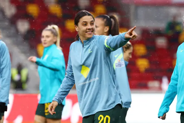 Sam Kerr warms up before Australia v England.