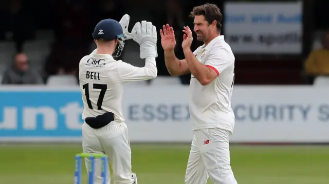 Colin de Grandhomme celebrates wicket