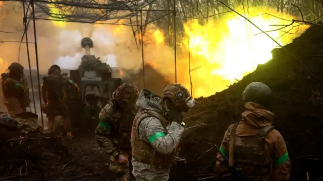 Ukrainian troops fire towards front line amid heavy fighting near Bakhmut, Ukraine