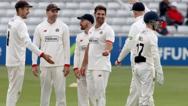 Colin de Grandhomme celebrates wicket