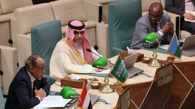 Sudan Ambassador to the Arab League Alsadik Omar Abdullah (L) speaks during an emergency meeting in Cairo, Egypt, 16 April 2023