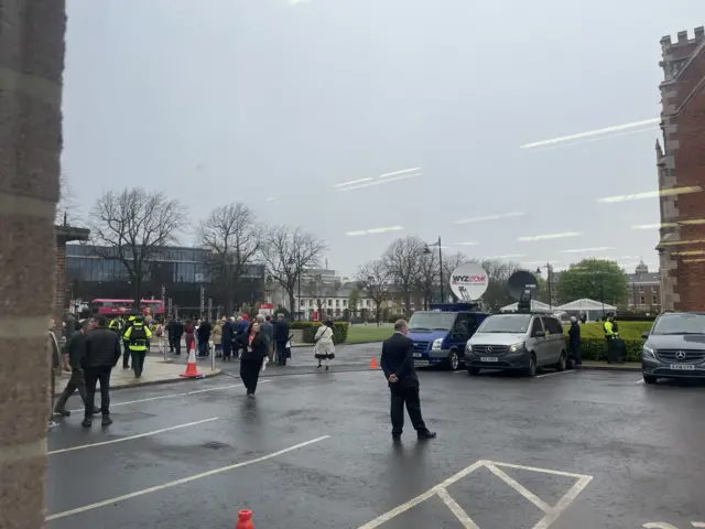 Delegates begin to arrive at Queen's University