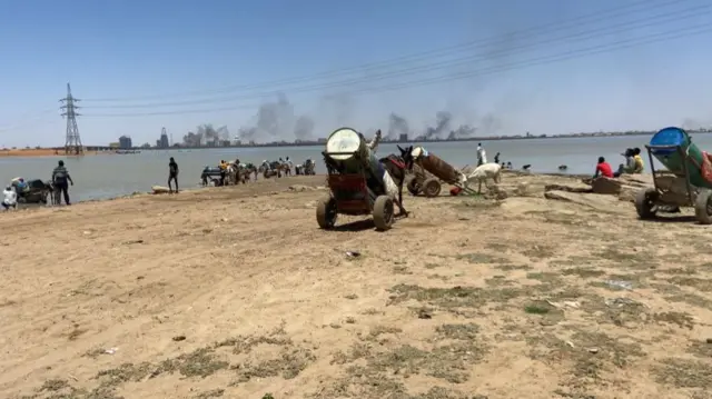 People on the west bank of the Nile in Khartoum collecting water