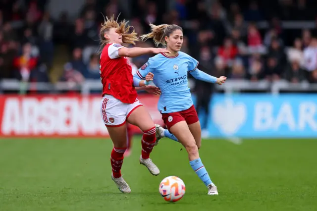 Victoria Pelova of Arsenal battles for possession with Laia Aleixandri of Manchester City