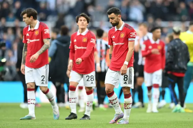 Bruno Fernandes and team mates looking dejected