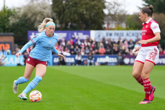 Chloe Kelly of Manchester City with the ball