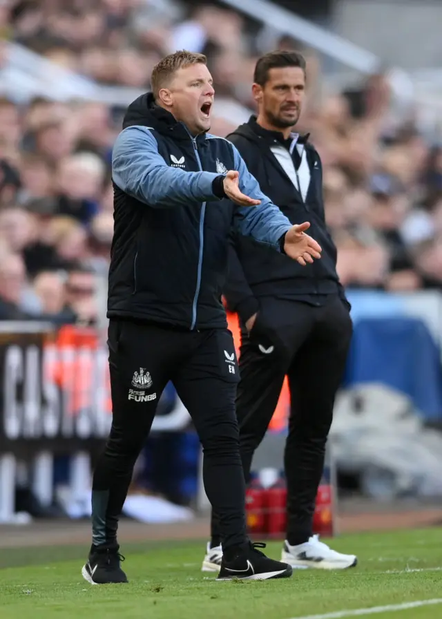 Eddie Howe, Manager of Newcastle United, gives his team instructions