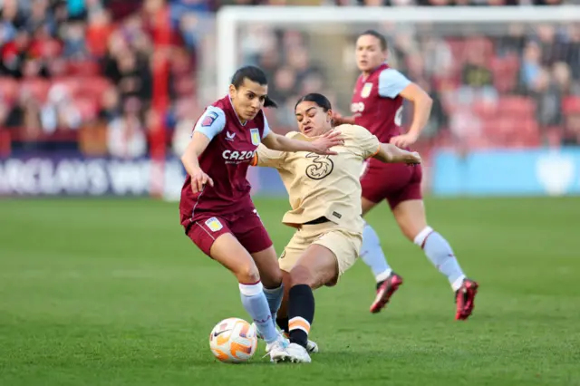 Kenza Dali of Aston Villa and Jess Carter of Chelsea battle