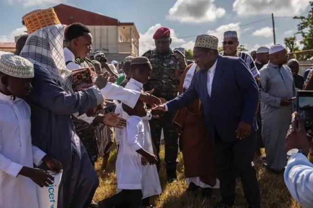 President Filipe Nyusi greeting Muslims in Quelimane, Mozambique - 21 April 2023