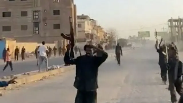 Sudanese army forces march down a street towards Khartoum, in Khartoum North, Sudan in this screengrab taken from a video released - 21 April 2023