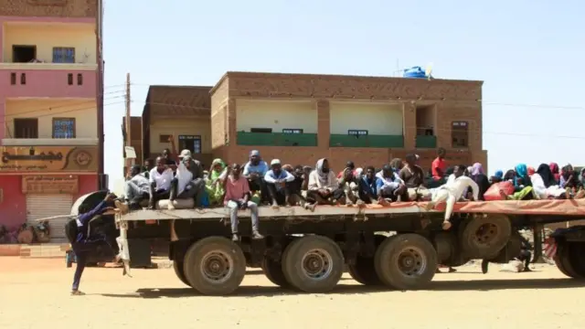 People fleeing street battles between the forces of two rival Sudanese generals, are transported on the back of a truck in the southern part of Khartoum - 21 April 2023