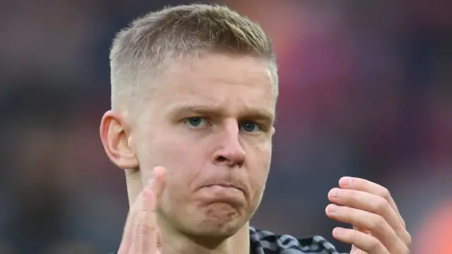 Oleksandr Zinchenko claps the fans