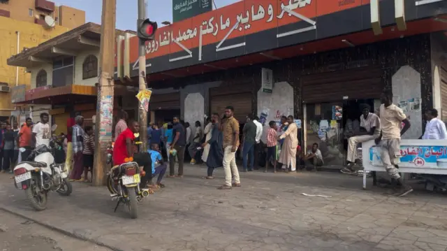 People gather to get bread during clashes between the paramilitary Rapid Support Forces and the army in Khartoum, Sudan 18 April, 2023.