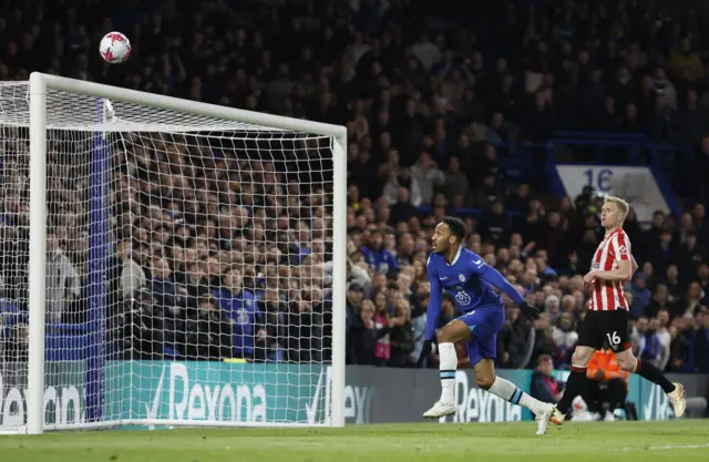 Pierre-Emerick Aubameyang heads over against Brentford