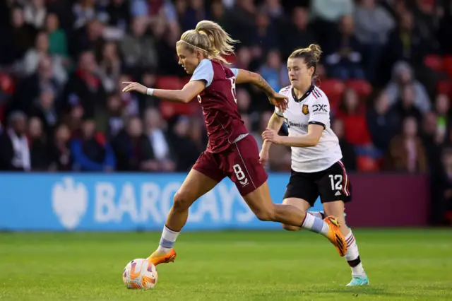 Rachel Daly sprints away from a challenge.