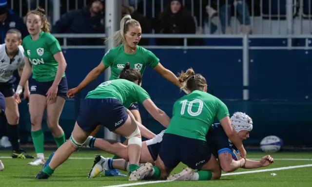 Scotland's Lana Skeldon scores a try