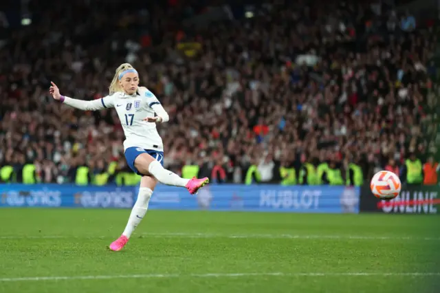 Chloe Kelly scores the winning penalty.