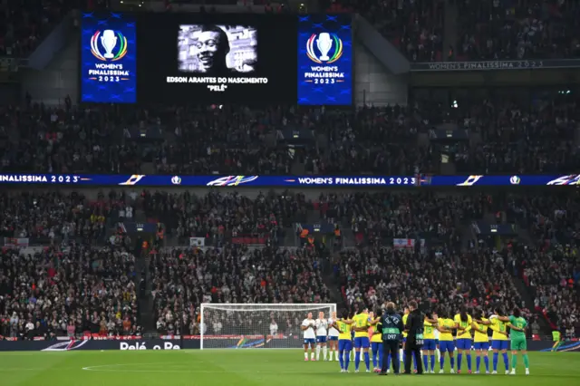 Wembley pays tribute to the late Pele.