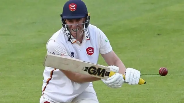 Dan Lawrence will begin Friday unbeaten on 74 for Essex