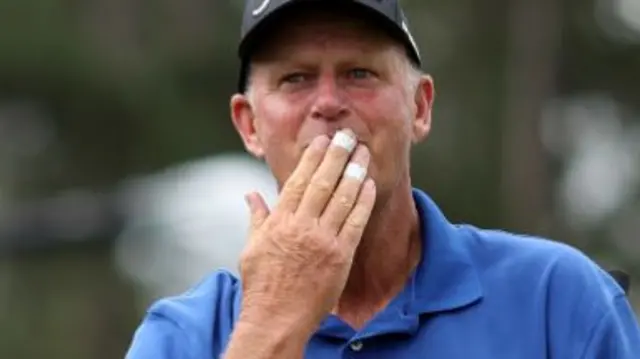 Sandy Lyle on the 18th green at Augusta, blowing a kiss