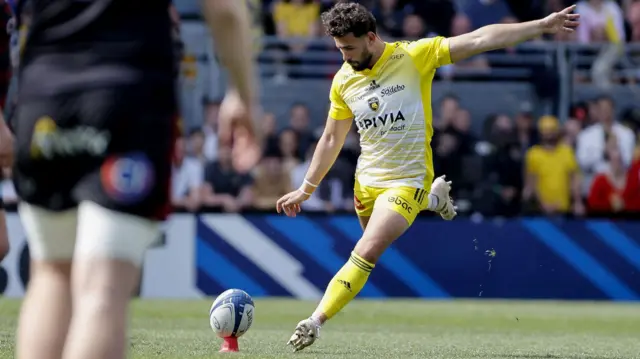 Antoine Hastoy kicks a penalty