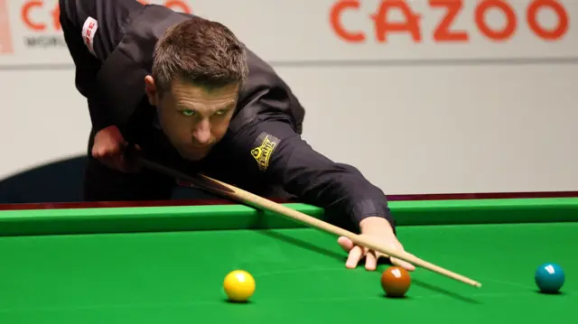 Mark Selby plays a shot