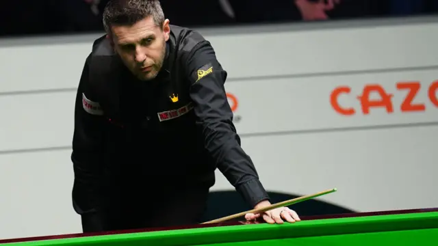 Mark Selby prepares to play a shot