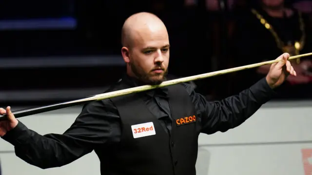 Luca Brecel looks on