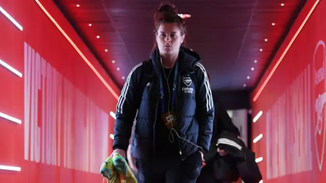 Arsenal defender Jen Beattie arriving at Emirates Stadium