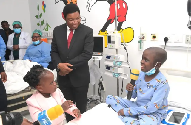 PM Kassim Majaliwa Majaliwa in the bone marrow transplant centre at Benjamin Mkapa Hospital in Dodoma, Tanzania - 10 May 2023