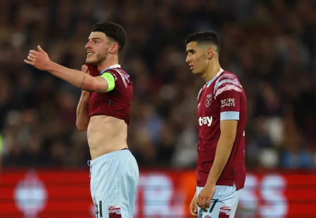 Declan Rice shouts orders to teammates.