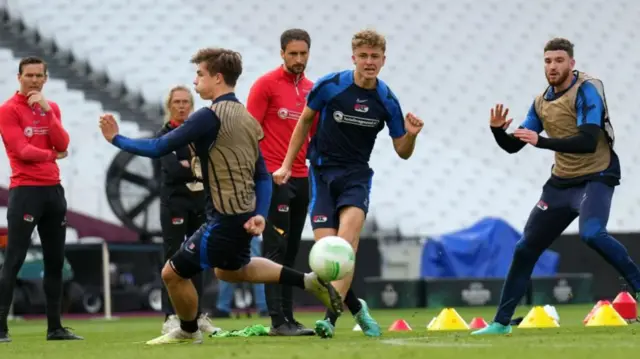 AZ Alkmaar's players warm up