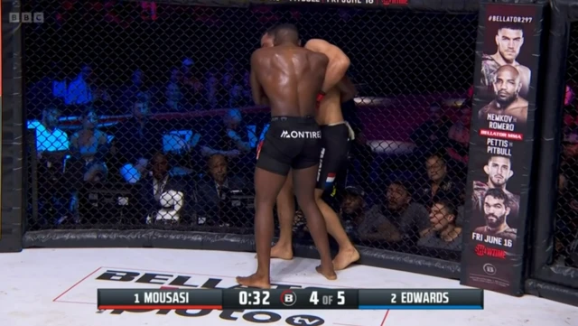 Fabian Edwards clinches with Gegard Mousasi