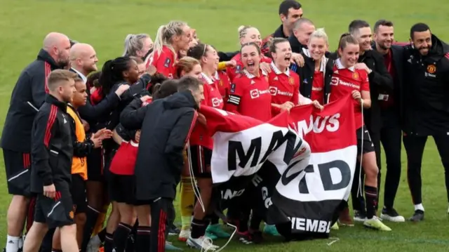 Manchester United women celebrate