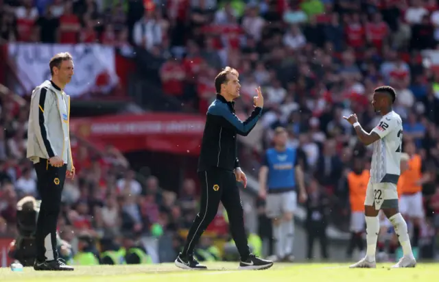 Lopetegui shouts instructions to his players.