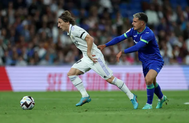 Luka Modric easily evades the Getafe pressing forwards.