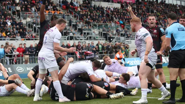 Saracens are awarded a penalty try