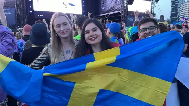 Natalie, Rebecca and Eduardo, Sweden fans