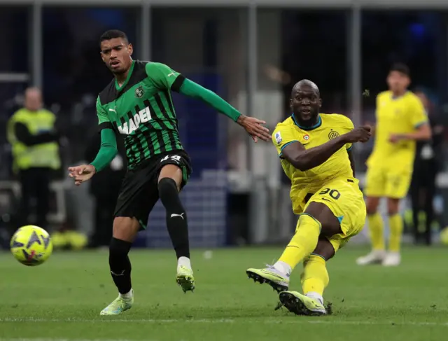 Lukaku scores the opener against Sassuolo.