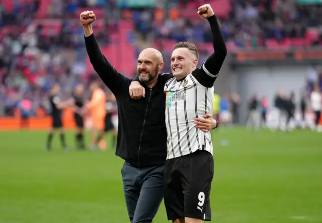 Notts County boss Luke Williams and striker Macaulay Langstaff celebrate