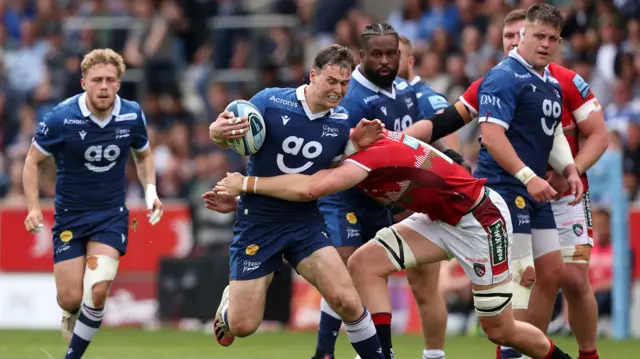 Sale's Tom Roebuck tackled by Leicester